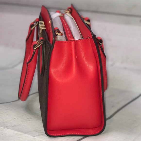 Michael Kors MD Messenger/Crossbody - Picture 6 of 10